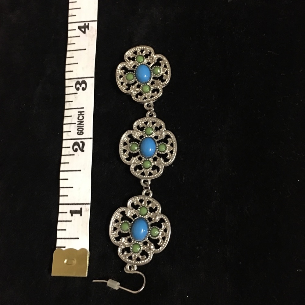 Set of fun earrings from New York and Company - Picture 3 of 6